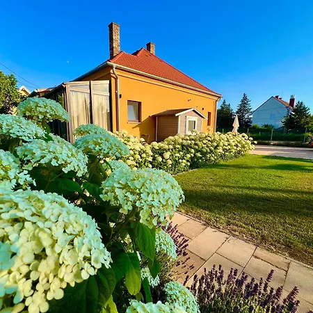 Fueredi Virag Apartmán *