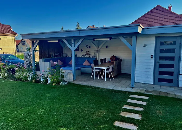 Fueredi Virag * באלאטונפורד